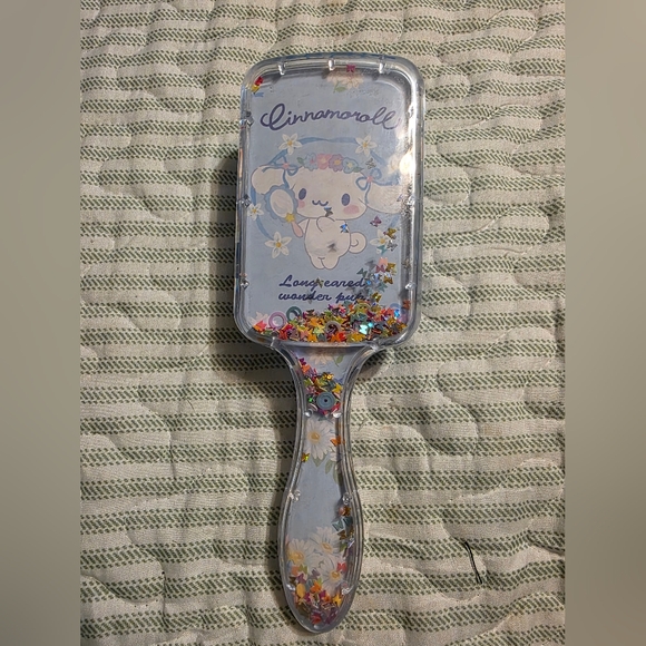NEW! Cinnamoroll Hair Brush with Colorful Confetti - Picture 1 of 2